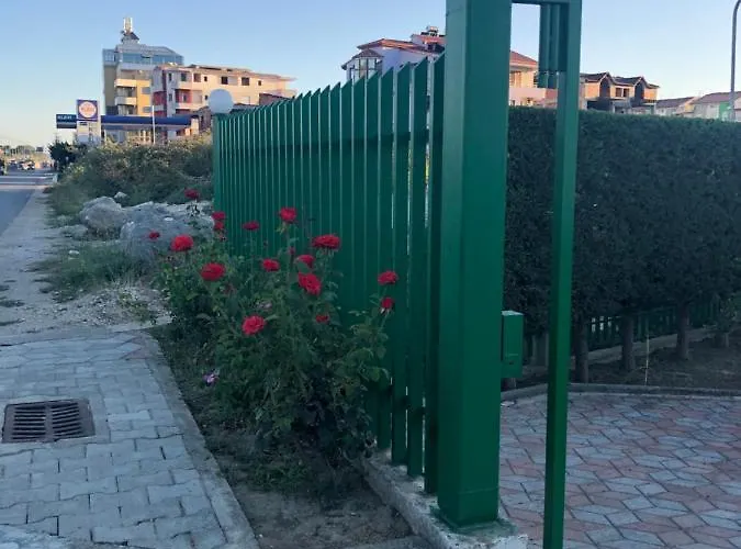 Blue Sky Hotel Golem (Tirana)